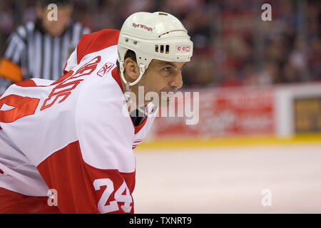 Detroit Red Wings Chris Chelios (24) awaits a face off at Joe Louis Arena on March 14, 2007.  The Red Wings defeated the Predators 4-2. (UPI Photo/Matthew Mitchell) Stock Photo