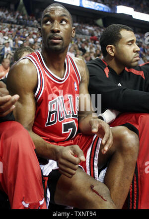 Chicago Bulls guard Ben Gordon (7) waits for the team trainer to fix a cut on his knee after being fouled in the first quarter against the Detroit Pistons during game two of the Eastern Conference semifinals at The Palace of Auburn Hills in Auburn Hills, Michigan on May 7, 2007.  (UPI Photo/Scott R. Galvin) Stock Photo