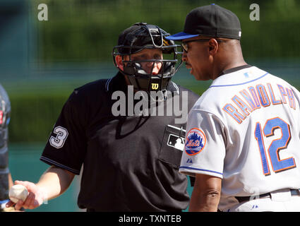New York Mets manager Willie Randolph (12) talks with home plate umpire Paul Schrieber in the third inning against the Detroit Tigers at Comerica Park in Detroit on June 9, 2007.  (UPI Photo/Scott R. Galvin) Stock Photo