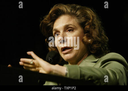 Teresa Heinz Kerry tells the Kids For Kerry Youth Caucus about the importance of this year's election at the John B. Hynes Veterans Memorial Convention Center in Boston on July 29, 2004.  (UPI Photo/Bill Greenblatt) Stock Photo