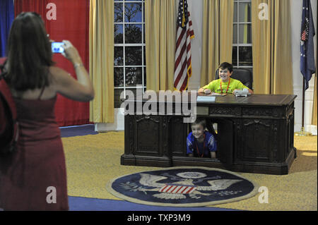 Replica of Oval Office desk during LBJ's term at Lyndon B Johnson ...