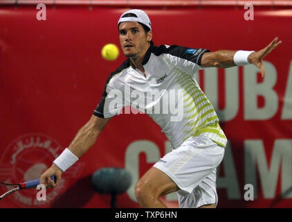 The world's number one tennis player Roger Federer returns the ball back  from Germany's Tommy Haas during the semi finals of the Men's Dubai Tennis  Championships on March 2, 2007. Federer won