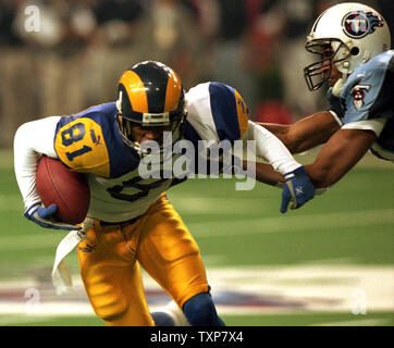 ATL2000013043- 30 JANUARY 2000 - ATLANTA, GEORGIA, USA: Rams WR Isaac Bruce  heads for the endzone with