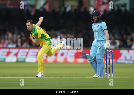 London, UK. 25th June 2019; Lord Cricket Ground, St Johns Wood, London England; ICC World Cup Cricket, England versus Australia; Behrendorff (aus) comes in to bowl Credit: Action Plus Sports Images/Alamy Live News Stock Photo