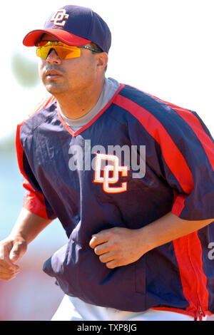 Washington Nationals second baseman Jose Vidro takes some baserunning prior to a Spring Training game against the New York Mets at Space Coast Stadium in Viera, Florida, on March 18, 2006. (UPI Photo/Ed Wolfstein) Stock Photo