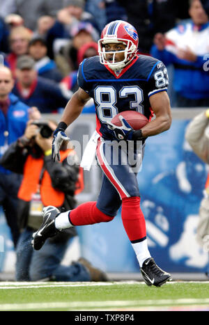 Buffalo Bills' Lee Evans (83) celebrates with teammates Melvin