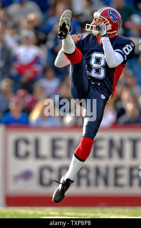 Buffalo Bills holder Brian Moorman holds up his hands in