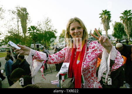 Lauren Booth, British journalist, peace activist sister-in-law of Palestinian development envoy and former British Prime Minister Tony Blair arrives in Gaza with a British convoy after crossing the border between Egypt and Rafah in southern Gaza, on March 9, 2009. The convoy is provides aid to Palestinians and protests Israel's aggression on Gaza.   (UPI Photo/Ismael Mohamad) Stock Photo