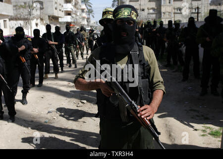 Masked Palestinian members of the Islamic Jihad military wing Saraya Al-Quds or 'Jerusalem Brigades' attend funeral of militant of Islamic Jihad Abeed Shaheen, during his funeral in  Deir al-Balah  central Gaza strip  February 28, 2011. UPI/Ismael Mohamad. Stock Photo