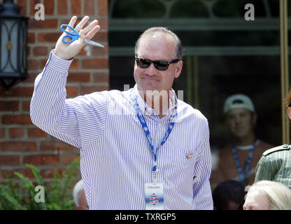 Former Chicago Cubs Ryne Sandberg waves to the fans on Main Street during a rededication of the National Baseball Hall of Fame in Cooperstown, NY on July 29, 2005. Sandberg and former Boston Red Sox Wade Boggs will be inducted in the baseball shrine as the class of 2005 on July 31, 2005. (UPI Photo/Bill Greenblatt) Stock Photo