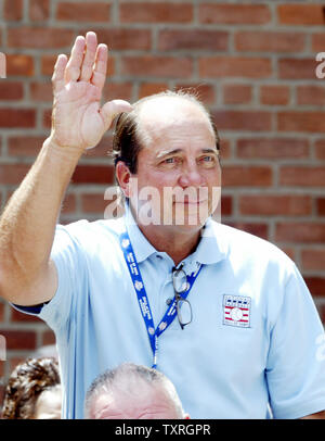 Baseball Hall of Famer Johnny Bench waves to fans during a rededication of  the National Baseball Hall of Fame and Museum building in Cooperstown, NY  on July 29, 2005. This year former Chicago Cubs Ryne Sandberg and former  Boston Red Sox Wade