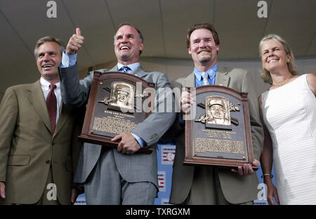 Paul Molitor holds his Hall of Fame plaque just before making his Baseball  Hall of Fame induction speach in Cooperstown, NY on July 25, 2004. (UPI  Photo/John Angelillo Stock Photo - Alamy