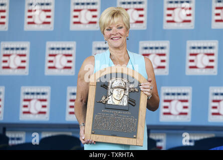 Ron Santo's wife at induction: It just feels right