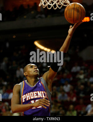Phoenix Suns guard Leandro Barbosa (10) and his teammate guard Raja ...