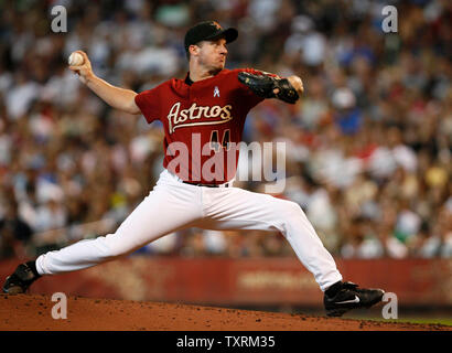 Houston Astros starting pitcher Roy Oswalt (44) pitches against the New York Yankees in the second inning at Minute Maid Park in Houston, Texas on June 15, 2008. (UPI Photo/Aaron M. Sprecher) Stock Photo