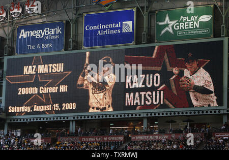 https://l450v.alamy.com/450v/txrmwj/a-tribute-to-honor-houston-astros-second-baseman-kazuo-matsui-of-japan-for-getting-his-2000th-career-hit-is-seen-on-the-scoreboard-prior-to-their-game-against-the-arizona-diamondbacks-at-minute-maid-park-in-houston-texas-on-august-23-2009-matsui-with-1433-hits-playing-in-japan-567-major-league-baseball-hits-is-the-fifth-japanese-baseball-player-with-2000-hits-2000-career-hits-200-pitching-wins-or-150-saves-gives-a-japanese-player-automatic-entry-into-the-japanese-baseball-hall-of-fame-upiaaron-m-sprecher-txrmwj.jpg