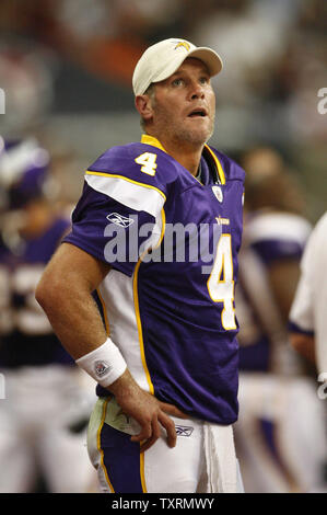 31 August 2009: Brett Favre (#4) of the Minnesota Vikings takes the