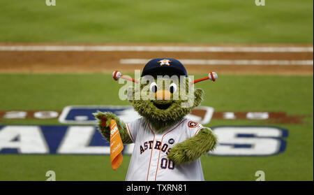 April 6, 2015: Houston Astros Mascot, Orbit showing off for the  photographers during pre-game ceremonies on Opening Day where the Houston  Astros take on the visiting Cleveland Indians. (Icon Sportswire via AP