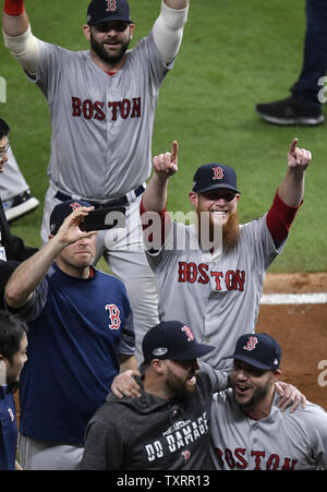 Red Sox closer Craig Kimbrel strikes out Los Angeles infielder Justin Turner