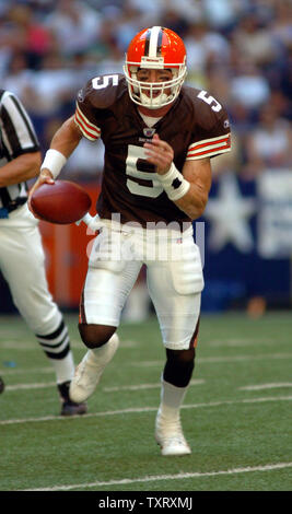 Cleveland Browns runningback Lee Suggs (44) gains yardage December 26,2004  against the Miami Dolphins at Pro Player Stadium in Miami, FL. (UPI  Photo/Susan Knowles Stock Photo - Alamy