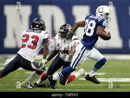 Chicago Bears wide receiver Johnny Knox (R) is tackled by Atlanta Falcons  defensive back Thomas DeCoud (28) and defensive back Dunta Robinson (23)  after a 25-yard reception during the first quarter at