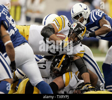 Pittsburgh Steelers quarterback Ben Roethlisberger, left, congratulates  running back Jerome Bettis (36) on his touchdown run in the first quarter  against the Cleveland Browns on December 24, 2005 at Cleveland Browns  Stadium