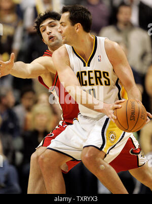 Atlanta forward Zaza Pachulia (27) guards Indiana Pacers forward Jeff Foster (10). The Atlanta Hawks defeated the Indiana Pacers 117-112 in overtime at Conseco Fieldhouse in Indianapolis, In February 24, 2006. (UPI Photo/Mark Cowan) Stock Photo