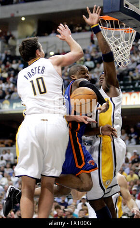 New York Knicks guard Steve Francis (1) flips a pass between Indiana Pacers defenders Jeff Foster (10) and Jermaine O'Neal (7) during the first half at Conseco Fieldhouse in Indianapolis, In April 10, 2006. (UPI Photo/Mark Cowan) Stock Photo