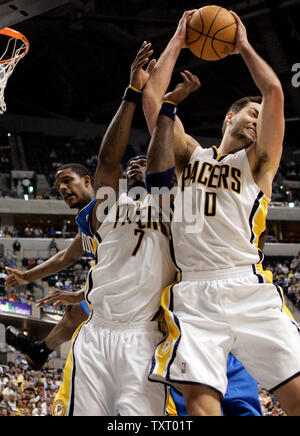 Indiana Pacers Jeff foster (10) and Jermaine O'Neal (7) collide with Orlando Magic forward Trevor Ariza (1) during the Pacers 89-83 win at Conseco Fieldhouse in Indianapolis, In April 19, 2006. (UPI Photo/Mark Cowan) Stock Photo