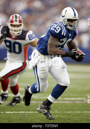 Indianapolis Colts running back Joseph Addai (29) breaks past Buffalo Bills defensive end Chris Kelsay (90) at the RCA Dome in Indianapolis November 12, 2006. (UPI Photo/Mark Cowan) Stock Photo