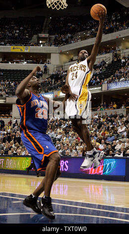 Indiana Pacers guard Darrell Armstrong (24) lays up a basket over New York Knicks center Kelvin Cato (26) at Conseco Fieldhouse in Indianapolis December 15, 2006. The Pacers defeated the Knicks 112-96. (UPI Photo/Mark Cowan) Stock Photo