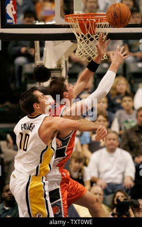Indiana Pacers forward Jeff Foster (10) knocks the ball away from Charlotte Bobcats center Primoz Brezec (7), from Slovenia, as he goes up for a rebound at Conseco Fieldhouse in Indianapolis December 30, 2006. (UPI Photo/Mark Cowan) Stock Photo
