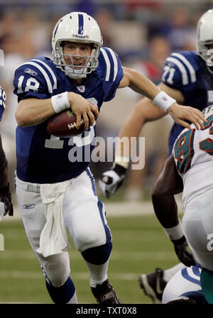 Indianapolis Colts quarterback Peyton Manning (18) scrambles for a touchdown against the Miami Dolphins at the RCA Dome in Indianapolis on December 31, 2006. (UPI Photo/Mark Cowan) Stock Photo