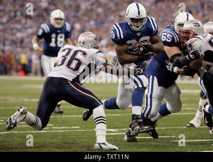 Pittsburgh Steelers running back Jerome Bettis (36) celebrates his fourth  quarter touchdown against the Indianapolis Colts during their AFC  Divisional playoff game at the RCA Dome in Indianapolis on January 15, 2006.