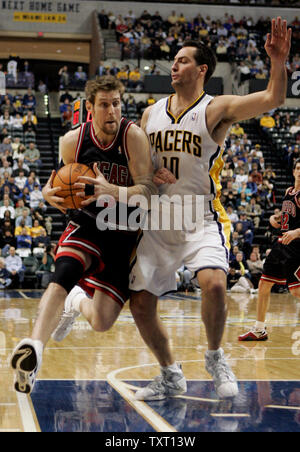 Chicago Bulls forward Andres Nocioni (5) from Argentina drives past Indiana Pacers center Jeff Foster (10) at Conseco Fieldhouse in Indianapolis January 22, 2007. (UPI Photo/Mark Cowan) Stock Photo
