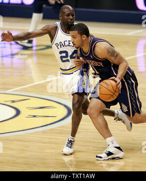 New Jersey Nets guard Marcus Williams (1) tries to drive around Indiana Pacers guard Darrell Armstrong (24) at Conseco Fieldhouse in Indianapolis April 15, 2007. (UPI Photo/Mark Cowan) Stock Photo