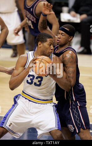 Indiana Pacers forward Danny Granger (33) tries to drive around New Jersey Nets forward Antoine Wright (R) at Conseco Fieldhouse in Indianapolis April 15, 2007. (UPI Photo/Mark Cowan) Stock Photo