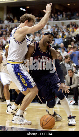 New Jersey Nets guard Vince Carter (15) collides with Indiana Pacers guard Mike Dunleavy (L) at Conseco Fieldhouse in Indianapolis April 15, 2007. The Nets defeated the Pacers 111-107 pushing them to the brink of elimination from the playoffs.  (UPI Photo/Mark Cowan) Stock Photo