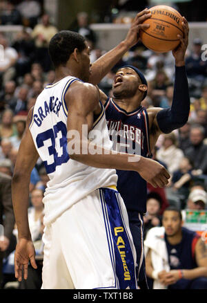 New Jersey Nets guard Vince Carter (R) collides with Indiana Pacers forward Danny Granger (33) at Conseco Fieldhouse in Indianapolis April 15, 2007. The Nets defeated the Pacers 111-107 pushing them to the brink of elimination from the playoffs. Carter finished with 35 points. (UPI Photo/Mark Cowan) Stock Photo