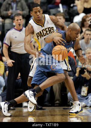 Indiana Pacers forward Danny Granger (L) knocks the ball loose from Washington Wizards forward Jarvis Hayes at Conseco Fieldhouse in Indianapolis on April 18, 2007. (UPI Photo/Mark Cowan) Stock Photo