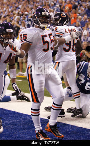 Chicago Bears linebacker Lance Briggs (55) celebrates as strong