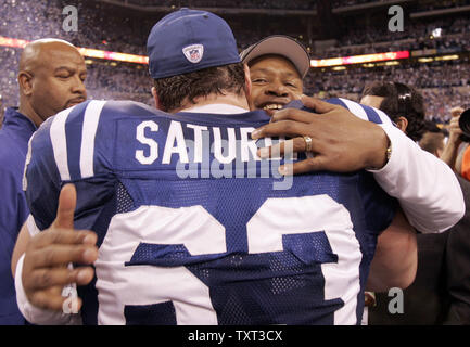 Oakland, California, USA. 26th Dec, 2010. Indianapolis Colts center Jeff  Saturday #63 check on guard Kyle DeVan #66 after penalty on Sunday, December  26, 2010, at Oakland-Alameda County Coliseum in Oakland, California.