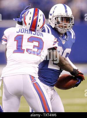 Buffalo Bills' Stevie Johnson (13) with fans during NFL football training  camp in Pittsford, N.Y., Thursday, July 26, 2012. (AP Photo/David Duprey  Stock Photo - Alamy