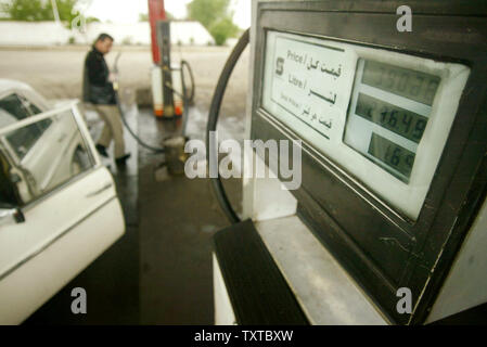 An Iranian driver fuels his car at a gas station in Qazvin, 83 Miles (150 Km) from Tehran, Iran, April 28, 2006. The price of gasoline in Iran is 165 Rials per liter, about seven cents ($.07 USD) per gallon.   (UPI Photo/Mohammad Kheirkhah) Stock Photo