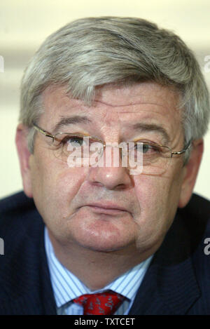 Former German Foreign Minister Joschka Fischer speaks at a press conference at the German Embassy in Tehran on August 2, 2006. Fischer said Iran's right to produce nuclear energy for civilian purpose is officially recognized by Europe.   (UPI Photo/Mohammad Kheirkhah) Stock Photo