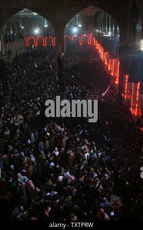 Pilgrims attend a religious ceremony at Imam Hussein shrine in Karbala, Iraq on January 6, 2009. Hundreds of thousands of Shiite pilgrims converge on Karbala for Ashura, a ten day event marking the seventh century martyrdom of Imam Hussein, grandson of the prophet Mohammad.  (UPI Photo/Ali Jasim) Stock Photo