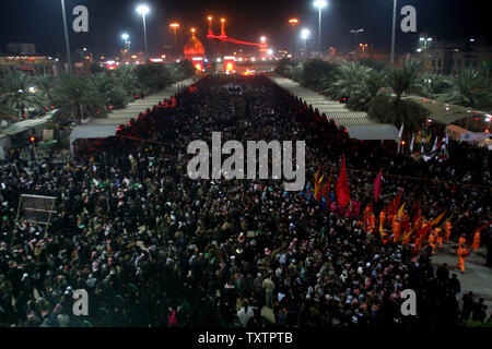 Pilgrims attend a religious ceremony at Imam Hussein shrine in Karbala, Iraq on January 6, 2009. Hundreds of thousands of Shiite pilgrims converge on Karbala for Ashura, a ten day event marking the seventh century martyrdom of Imam Hussein, grandson of the prophet Mohammad.  (UPI Photo/Ali Jasim) Stock Photo
