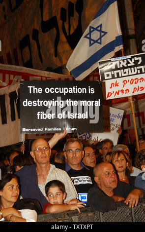 More than 100,000 Israeli demonstrators call on Israeli Prime Minister ...