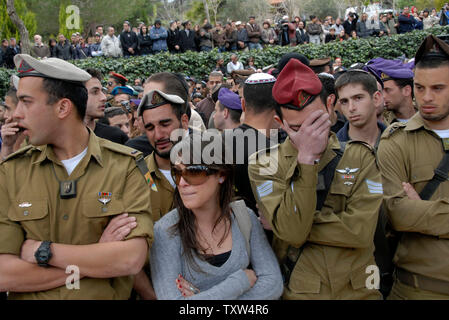 Israeli soldiers weep at the funeral of Staff Sergeant Eran Dan-Gur, 20, at Mt. Herzl Military Cemetery in Jerusalem, March 2, 2008. Two Israeli soldiers were killed Saturday during a military operation in northern Gaza City, while more than 70 Palestinians have been killed since Saturday in Gaza by the Israeli army.  (UPI Photo/Debbie Hill) Stock Photo