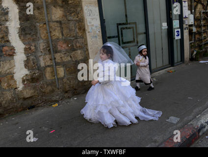 An Ultra-Orthodox Israeli girl wears a Queen Esther costume on the Jewish holiday of Purim in the  Mea Shearim neighborhood in Jerusalem, Israel, February 25, 2013.  Purim is a festive Jewish holiday that celebrates the salvation of the Jews from  Haman in the ancient Persian Empire. Jews wear costumes and drink in public. UPI/Debbie Hill. Stock Photo